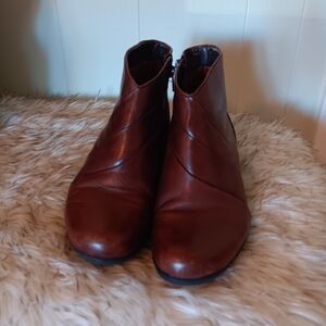 Earth Spirt 8.5 Leather Brown Ankle Booties